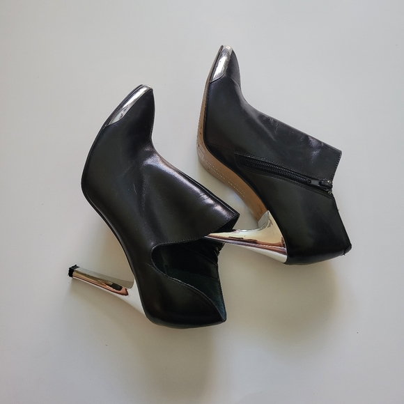 CHINESE LAUNDRY BLACK LEATHER ANKLE BOOTIES W/ SILVER HEEL & TRIM - Picture 9 of 11